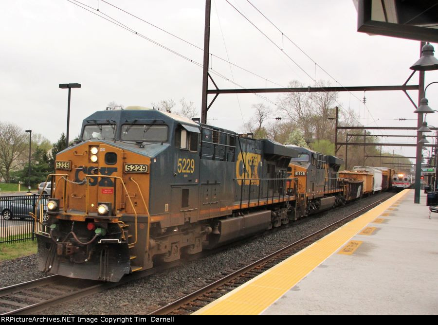 CSX 5229 leads Q300